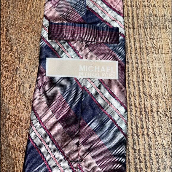 Michael Kors plaid tie - Picture 4 of 4